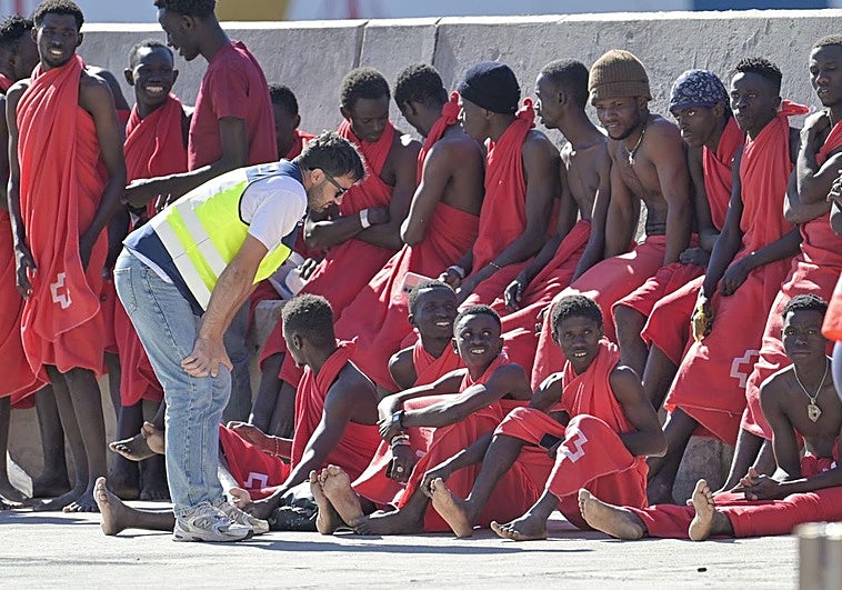 Llega a El Hierro un cayuco con 169 personas a bordo, siete de ellas menores