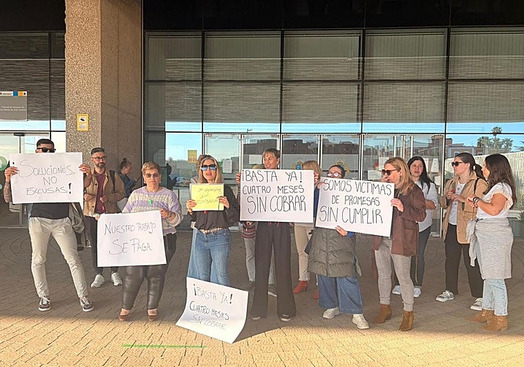 Los funcionarios de las plazas de Violencia sobre la Mujer de Las Palmas denuncian que llevan cuatro meses sin cobrar las guardias