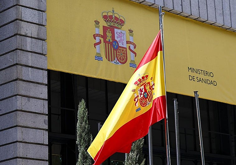 Sanidad confirma que el crucero atracará en Canarias, pero el puerto «aún no ha sido definido»