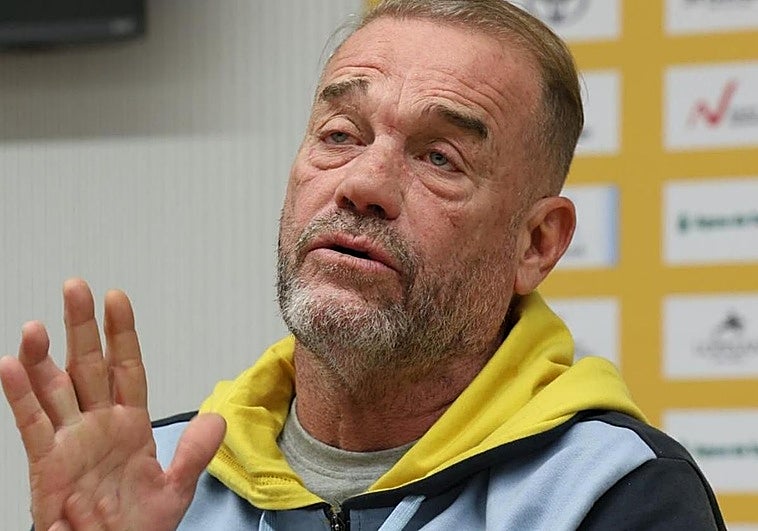 Rueda de prensa del entrenador del Granca, Néstor García, sobre el derbi canario de baloncesto, en directo