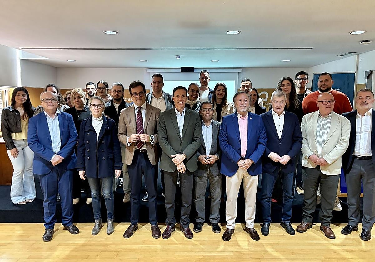 Tenth Higher University Course on Commercial Business Management Boosts Sector Specialization in the Canary Islands