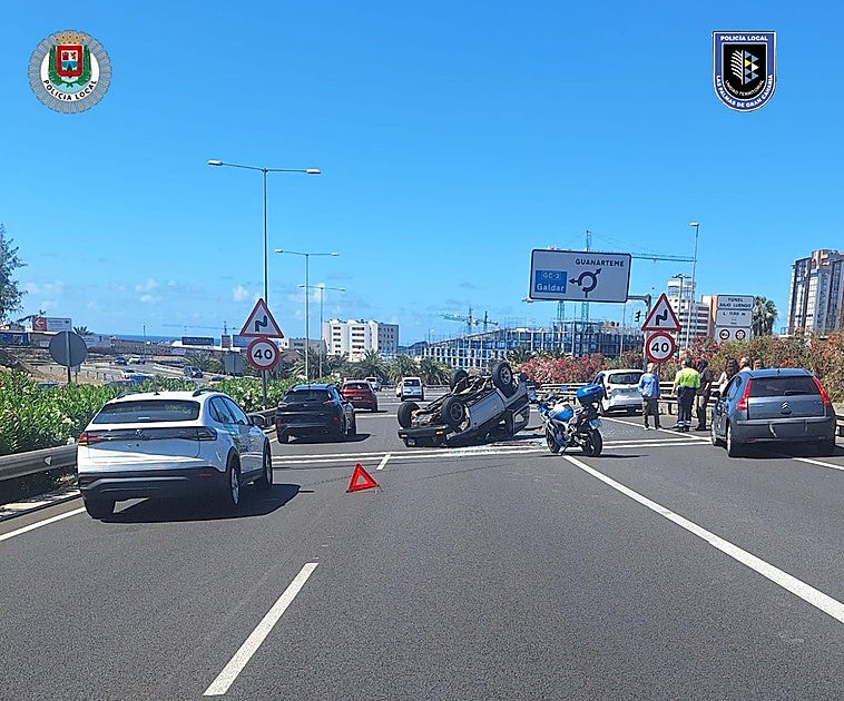 El vuelco de un vehículo en la GC-23 a la altura del acceso a la rotonda de las Américas genera retenciones en Las Palmas de Gran Canaria
