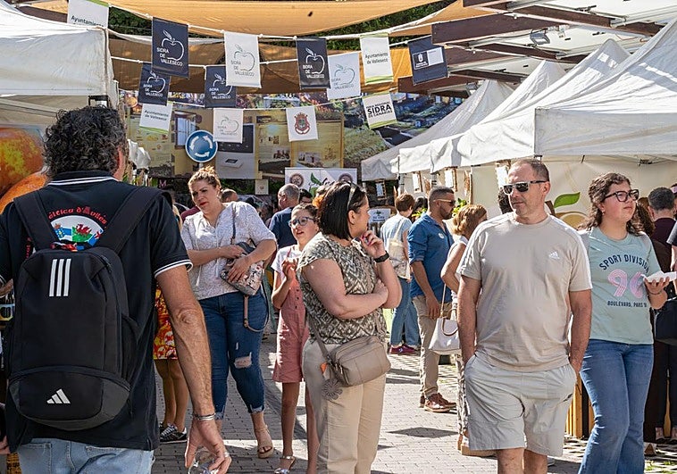 Valleseco reúne a miles de personas en la IV Feria Regional de la Sidra