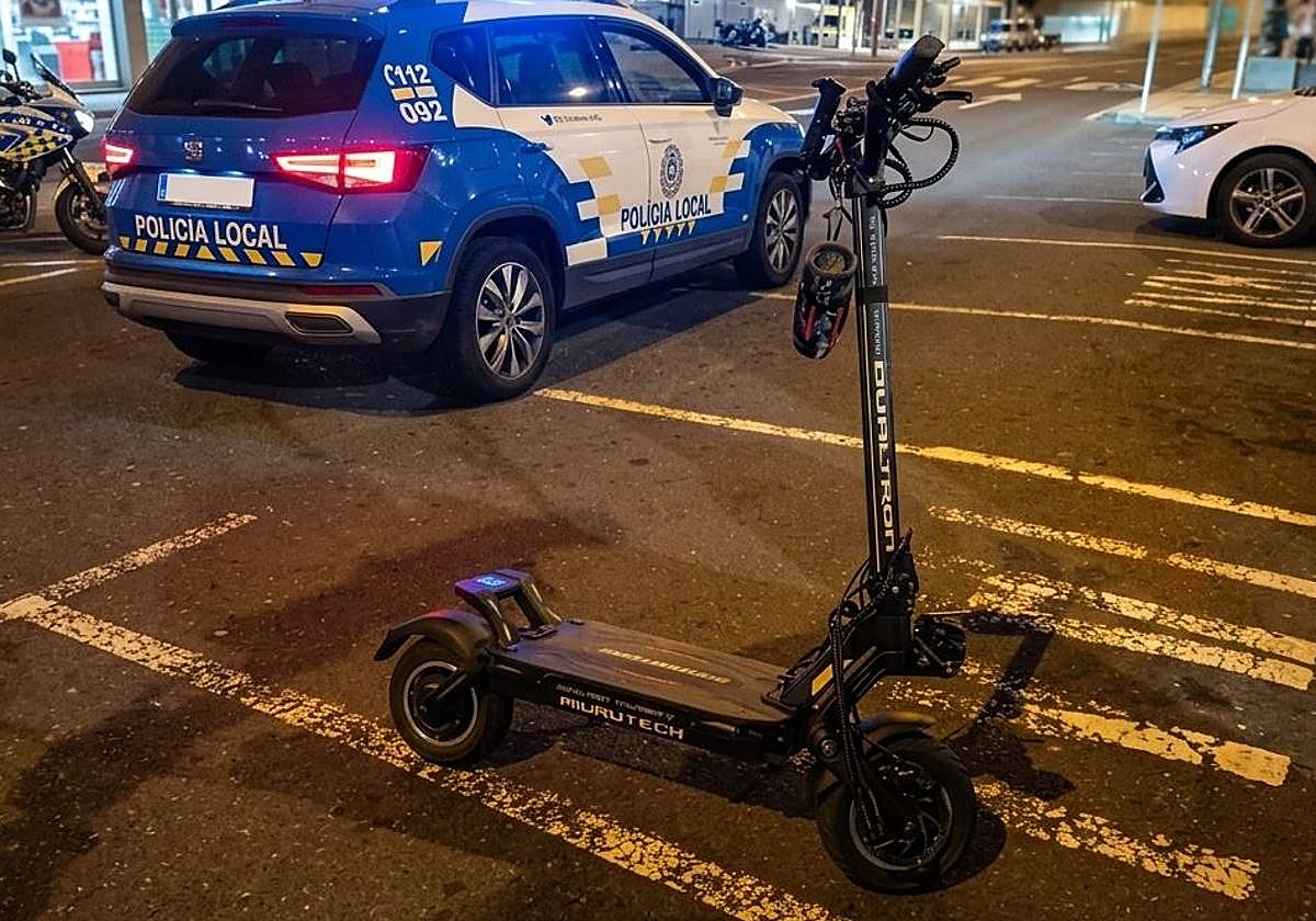 Circula a 100 kilómetros por hora con un patinete sin seguro y se intenta escapar de la policía en Tenerife
