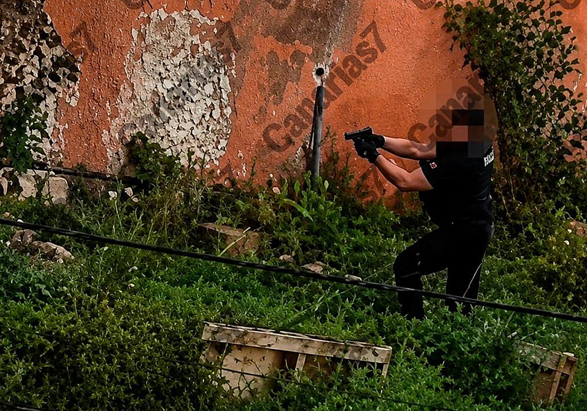 El vídeo de la detención de ‘El conejero’ por el presunto asesinato de Vicente Reyes: «Lleva un cuchillo»