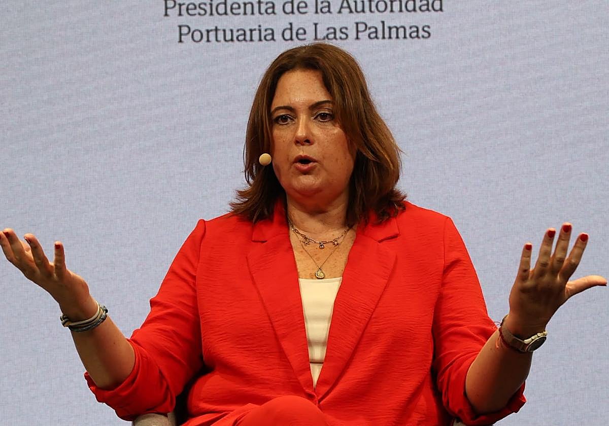 Beatriz Calzada: «El Puerto de Las Palmas está compitiendo al mismo nivel que los grandes puertos de Europa sin tener los mismos recursos»