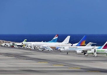 Varios aviones en el Aeropuerto de Gran Canaria.