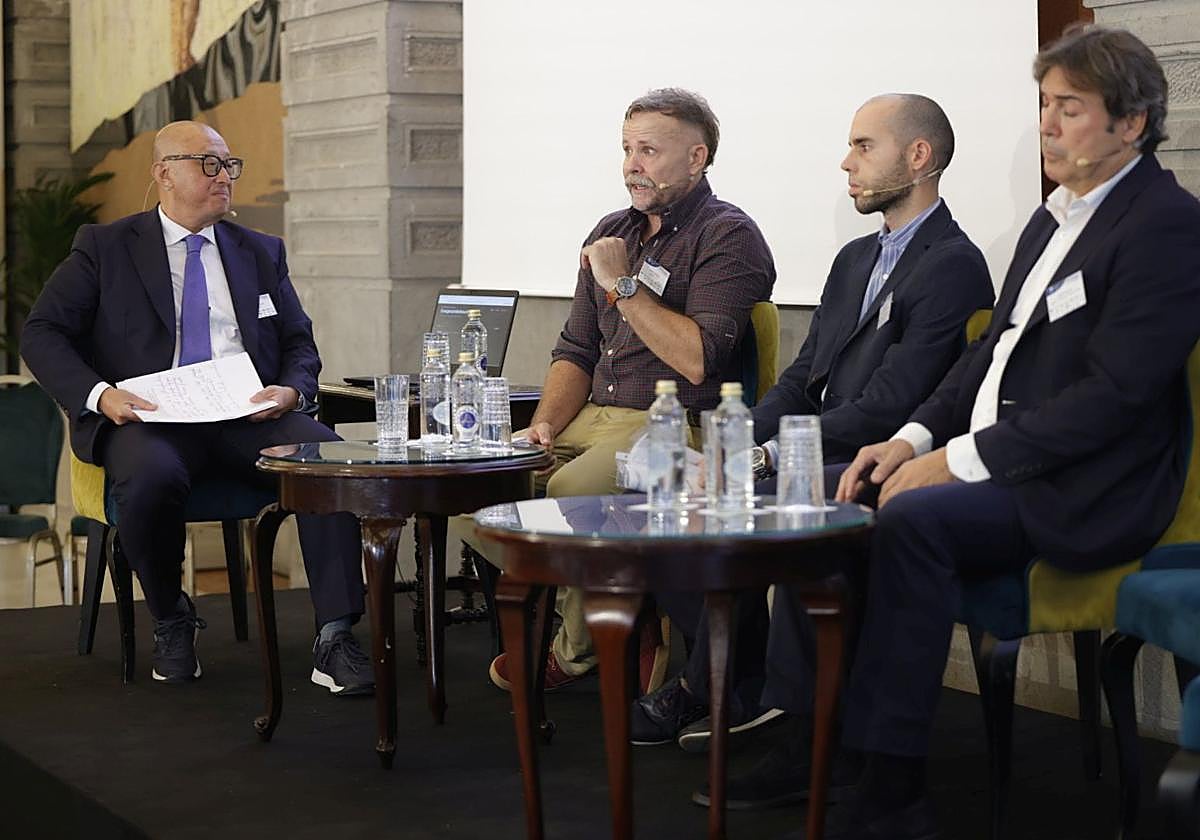 Canarias, doblemente expuesta ante las flotas fantasma: «Son una bomba de relojería ambiental»