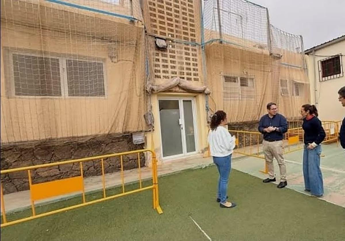 Sale a concurso el derribo de las casas de maestros del CEIP Puerto del Rosario