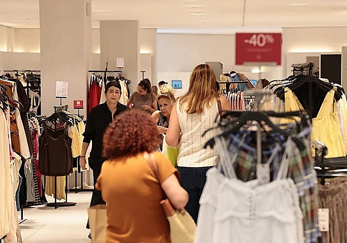 Which Stores and Supermarkets Are Open on October 12 Holiday