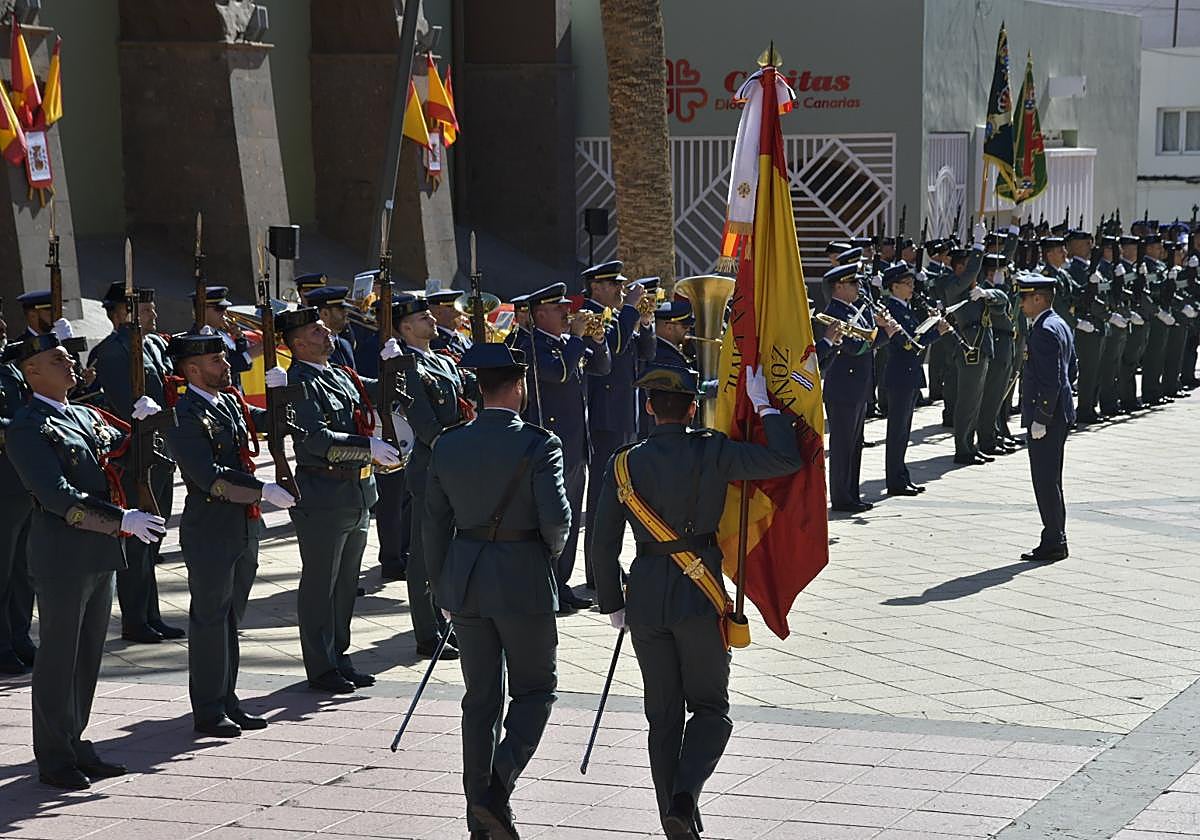 La Guardia Civil impone 18 condecoraciones en el día de su patrona