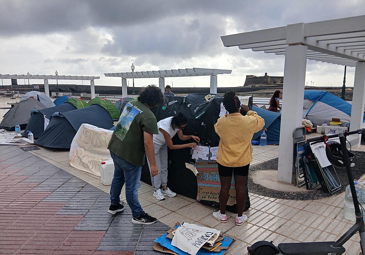 Recogido el campamento por una vivienda digna de Arrecife