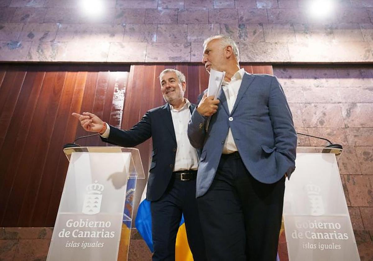 Clavijo denuncia el «silencio» del Gobierno ante el repunte migratorio y Torres defiende su respuesta