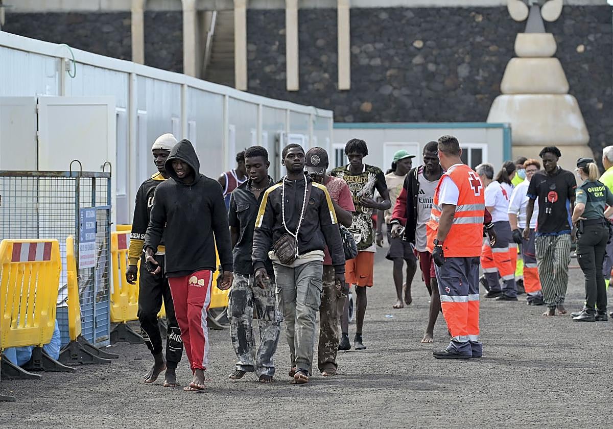 Llegan 252 migrantes a El Hierro a bordo de tres cayucos entre la noche del viernes y el sábado