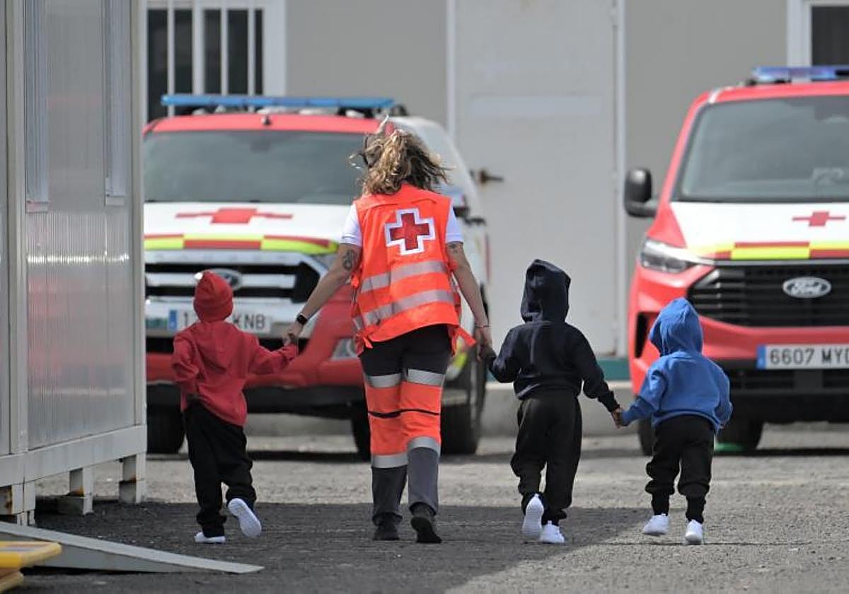 Más mujeres y menores solos se embarcan en la ruta atlántica hacia Canarias