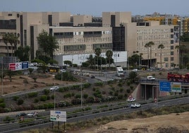 Exterior del hospital Doctor Negrín.