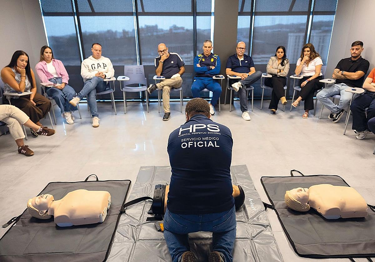 HPS imparte un curso de RCP y primeros auxilios a trabajadores de la UD Las Palmas