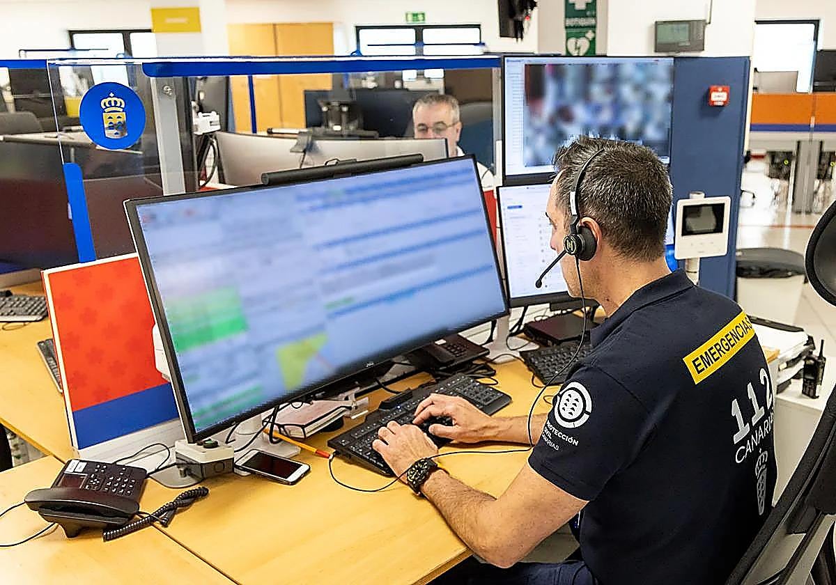 Cuatro afectados, tres de ellos menores, tras el vuelco de un coche en la GC-1 en Gran Canaria