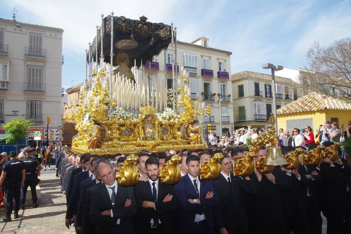 La Virgen del Amor recibe la Medalla de Oro al Mérito Policial