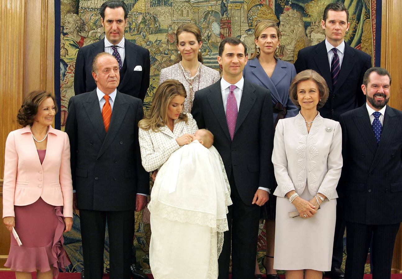 La Familia Real al completo, el día del bautizo de la infanta Leonor en 2006