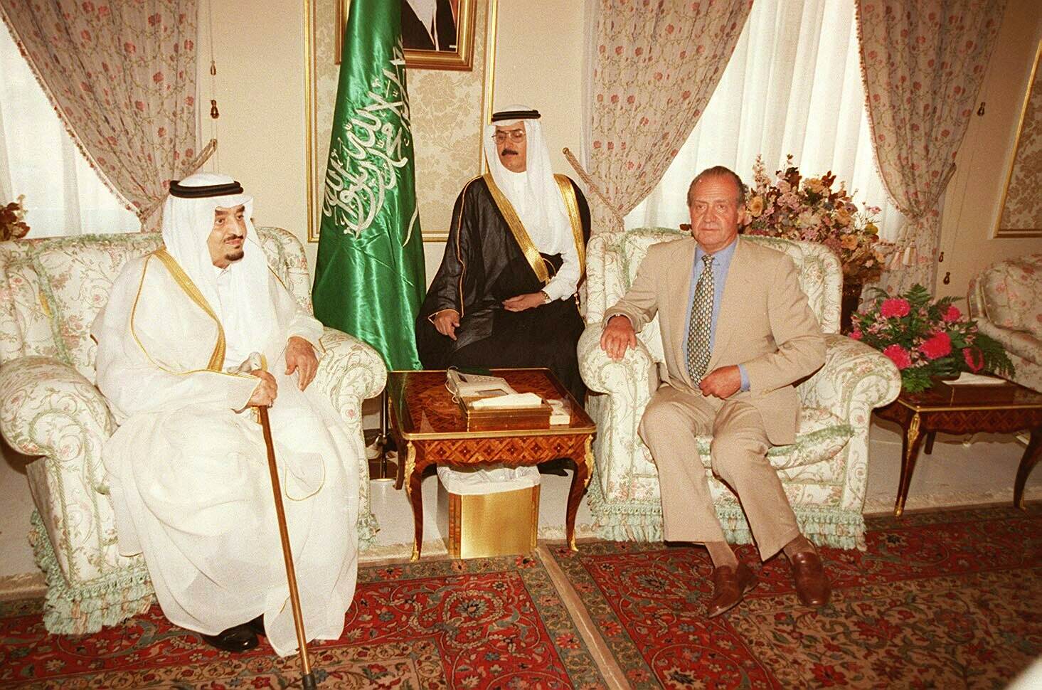 En Marbella (1999).. En 1999, el Rey Juan Carlos visitó al rey Fahd de Arabia Saudí en su palacio Mar-Mar de Marbella.