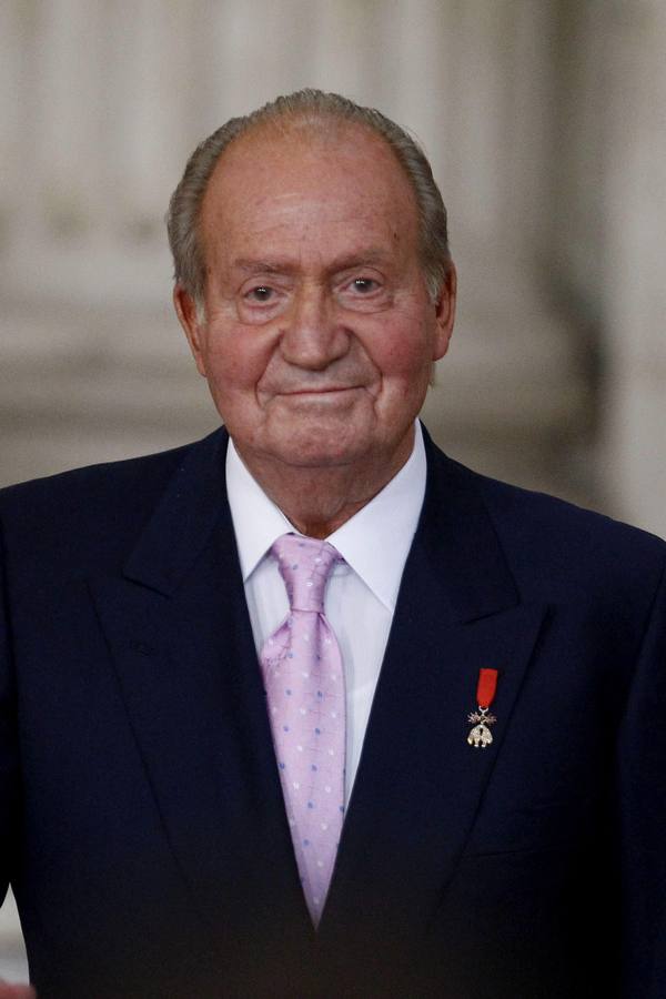 El Rey Juan Carlos sonríe durante la ceremonia.