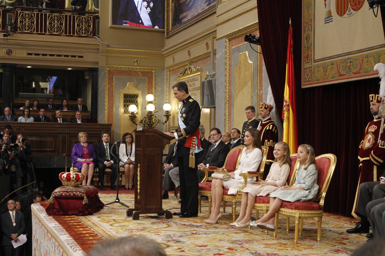 Felipe VI jura la Constitución ante las Cortes