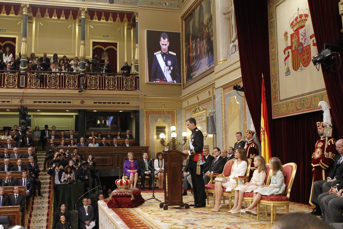 Felipe VI jura la Constitución ante las Cortes