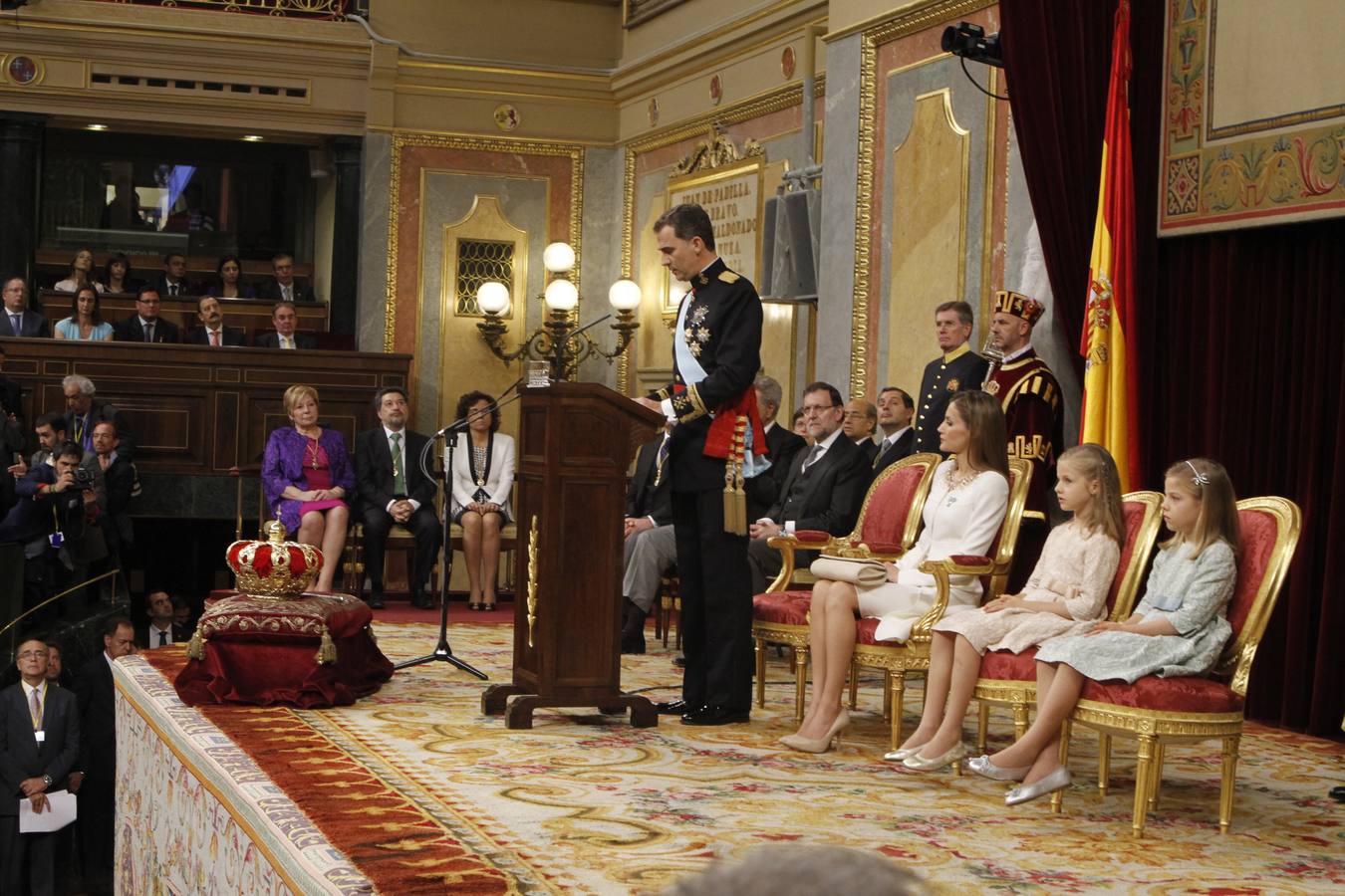 Felipe VI jura la Constitución ante las Cortes