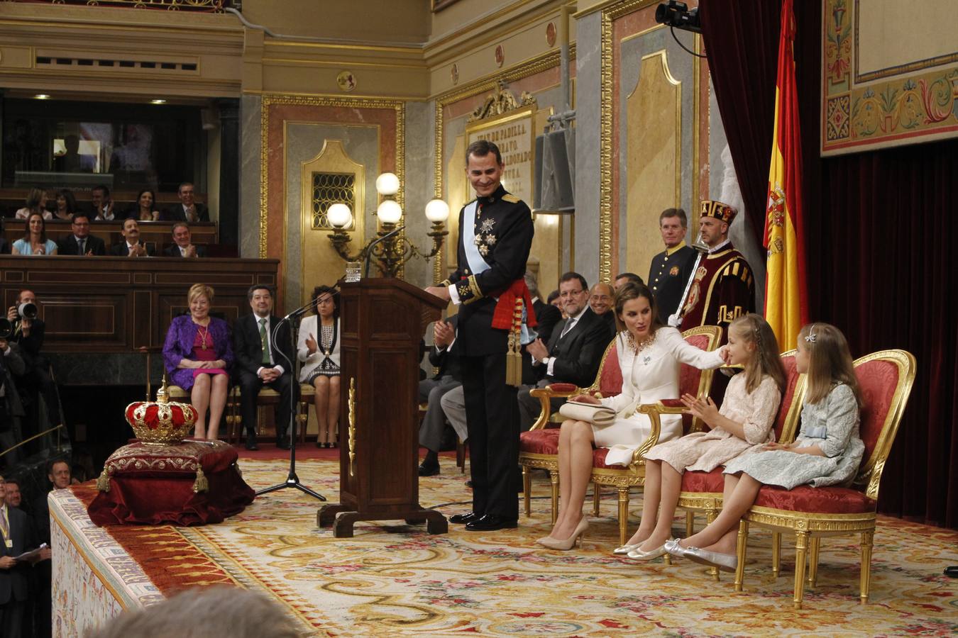 Felipe VI jura la Constitución ante las Cortes