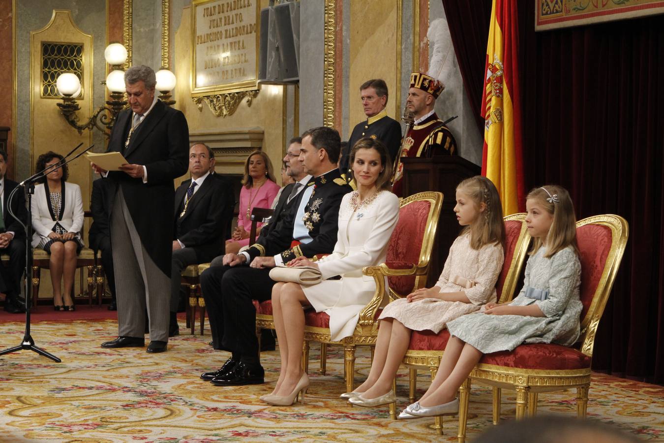 Felipe VI jura la Constitución ante las Cortes