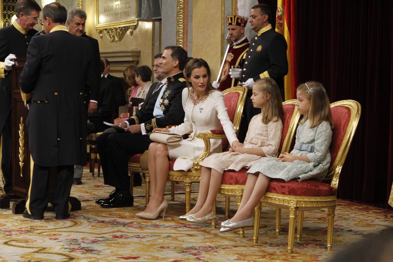 Felipe VI jura la Constitución ante las Cortes