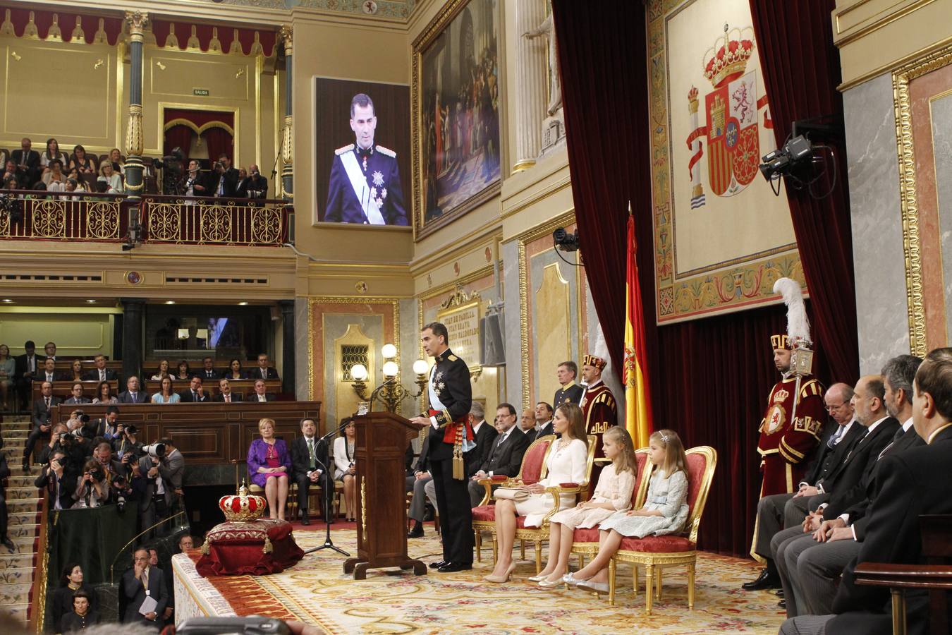 Felipe VI jura la Constitución ante las Cortes