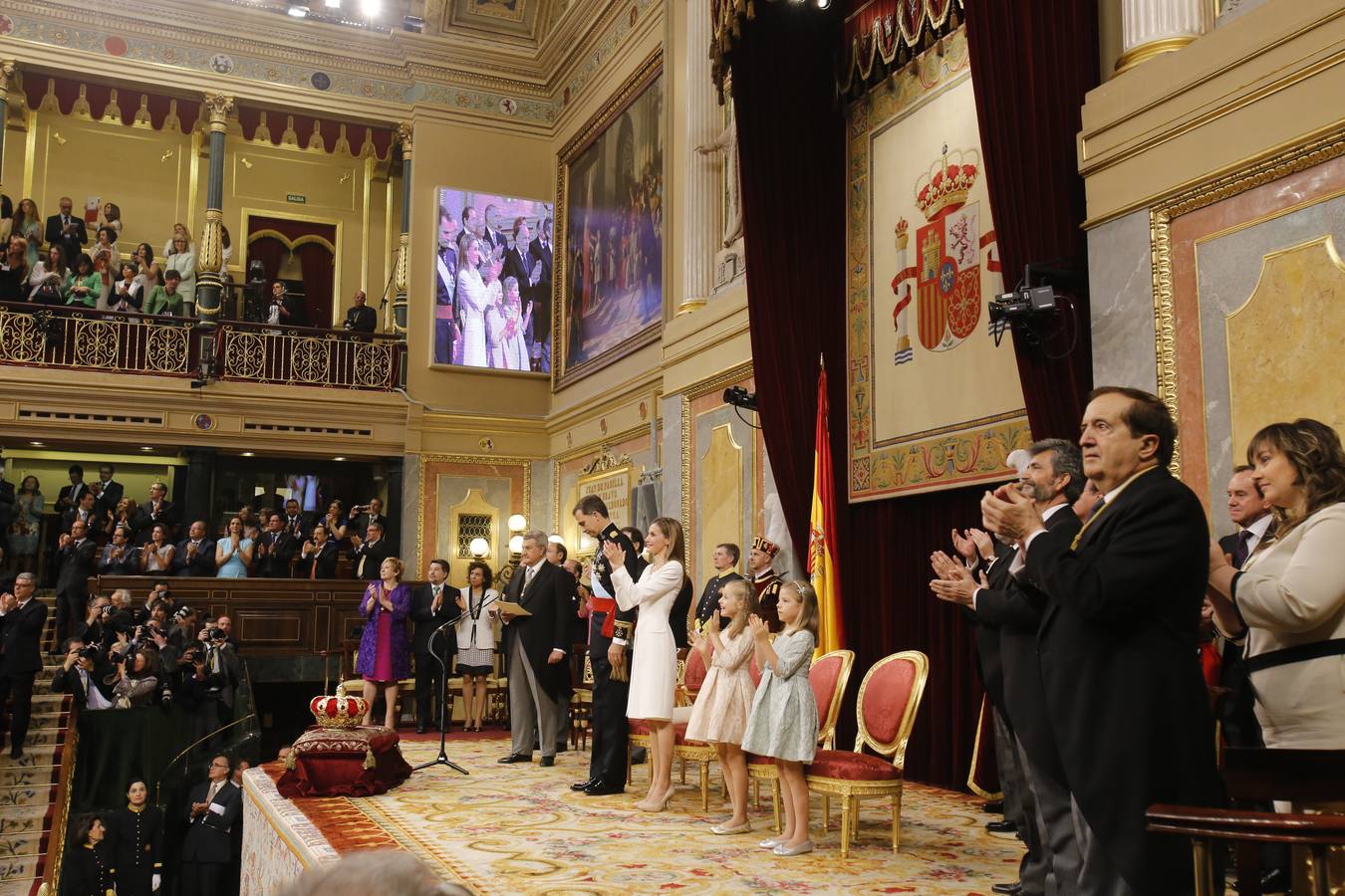 Felipe VI jura la Constitución ante las Cortes