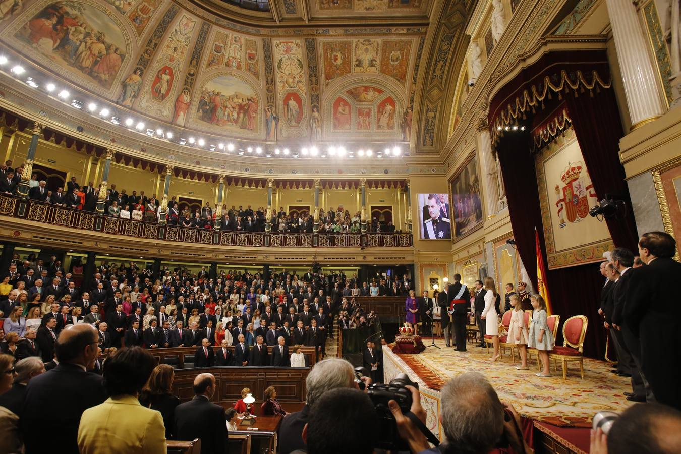 Felipe VI jura la Constitución ante las Cortes