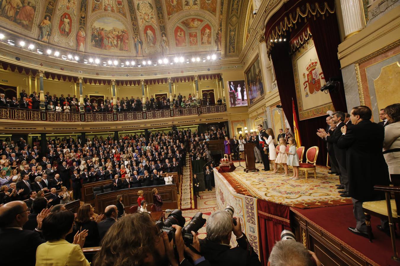 Felipe VI jura la Constitución ante las Cortes