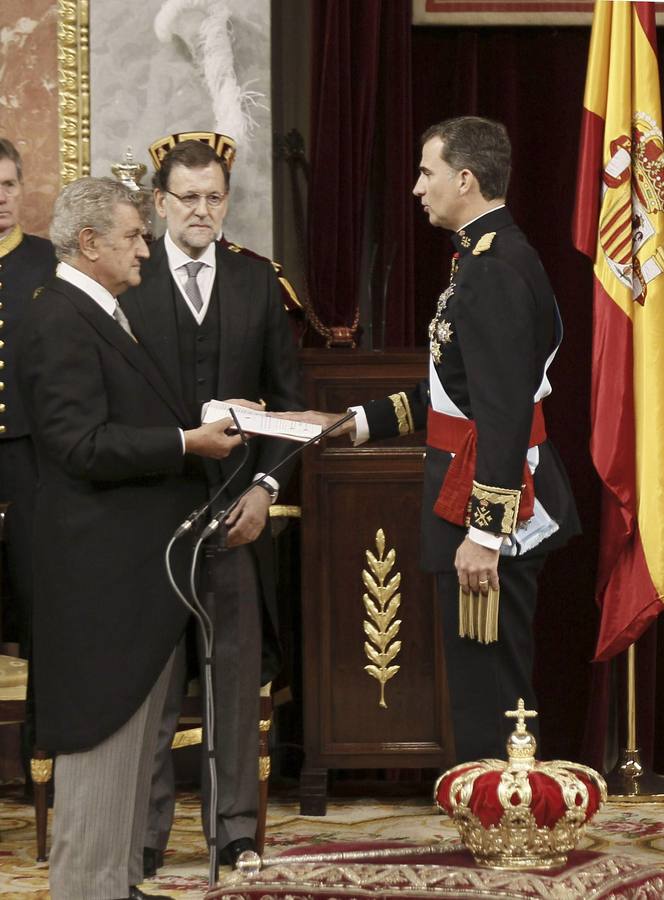 Felipe VI jura la Constitución ante las Cortes