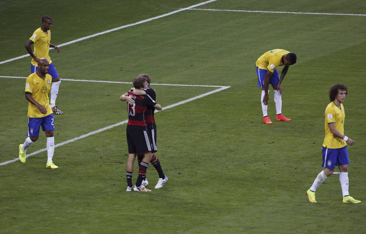 Los alemanes celebran uno de los goles.