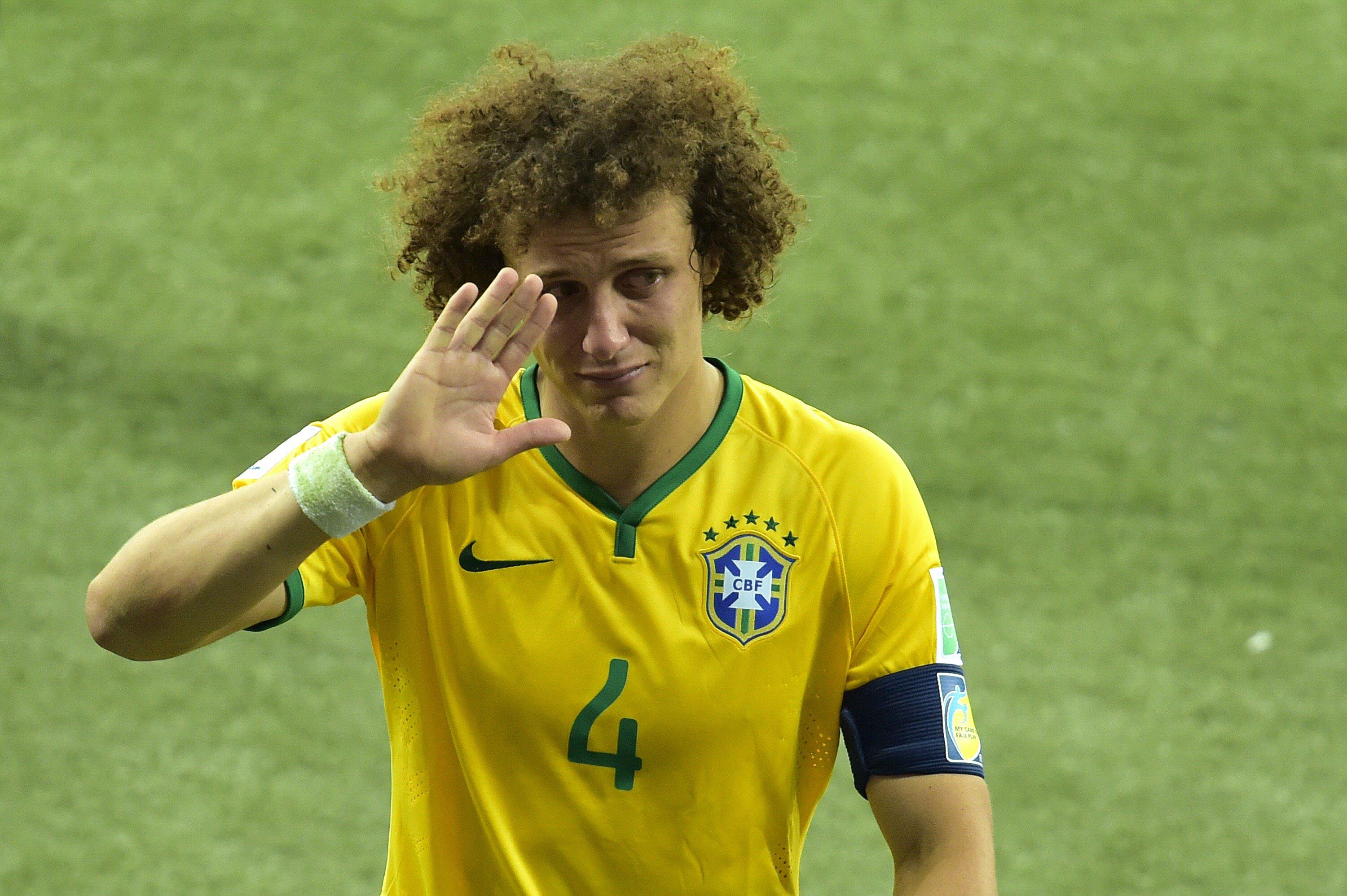 8 julio - La hecatombre verdeamarelha. Durante todo el Mundial se había recordado el Maracanazo, aquel partido en el que Uruguay privó a Brasil de su primer título, y además en casa, en 1950. A ese desastre nacional, los brasileños pueden añadirle ahora el Mineirazo, por el nombre del estadio de Belo Horizonte, donde los sueños de los brasileños se convirtieron en pesadillas. Una Alemania arrolladora inflige a la Seleçao la mayor derrota de su historia (7-1). David Luiz, capitán en tal infausto día, pide perdón al pueblo brasileño. Para colmo, Miroslav Klose marca uno de los tantos y suma 16, superando los 15 de otro mito brasileño, Ronaldo, como mejor goleador de la historia de la competición.