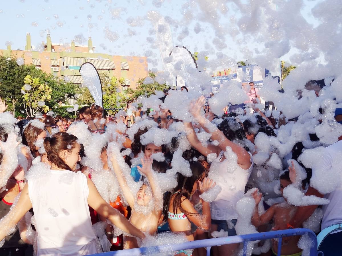 Ciudad Jardín vive su fiesta de la espuma