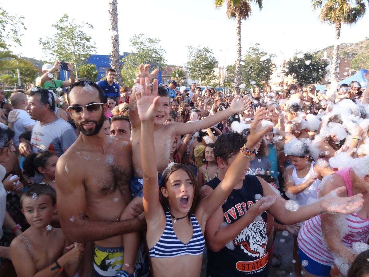 Ciudad Jardín vive su fiesta de la espuma