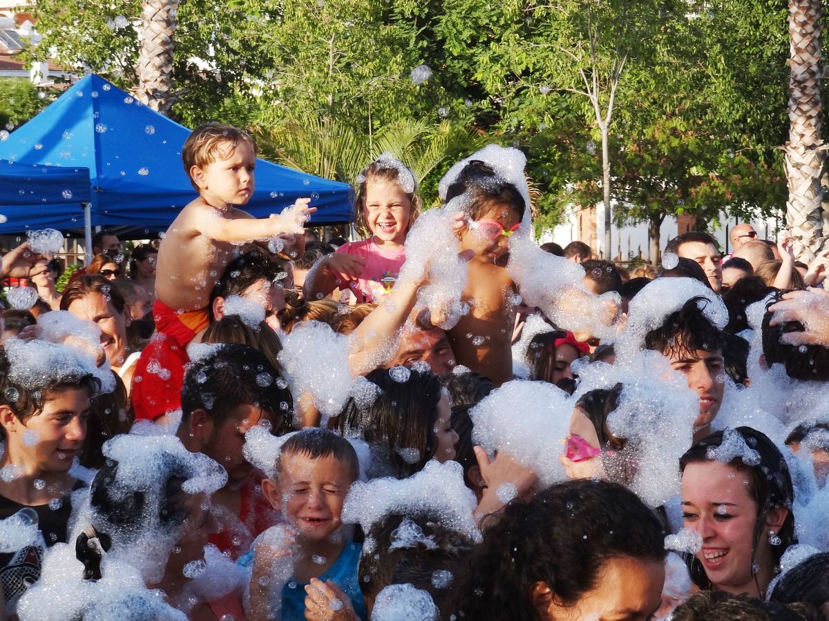 Ciudad Jardín vive su fiesta de la espuma