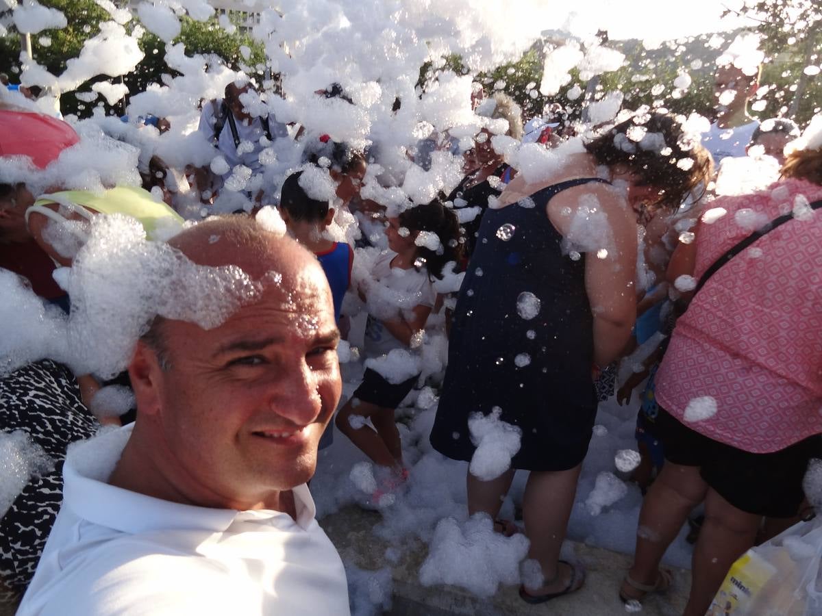 Ciudad Jardín vive su fiesta de la espuma