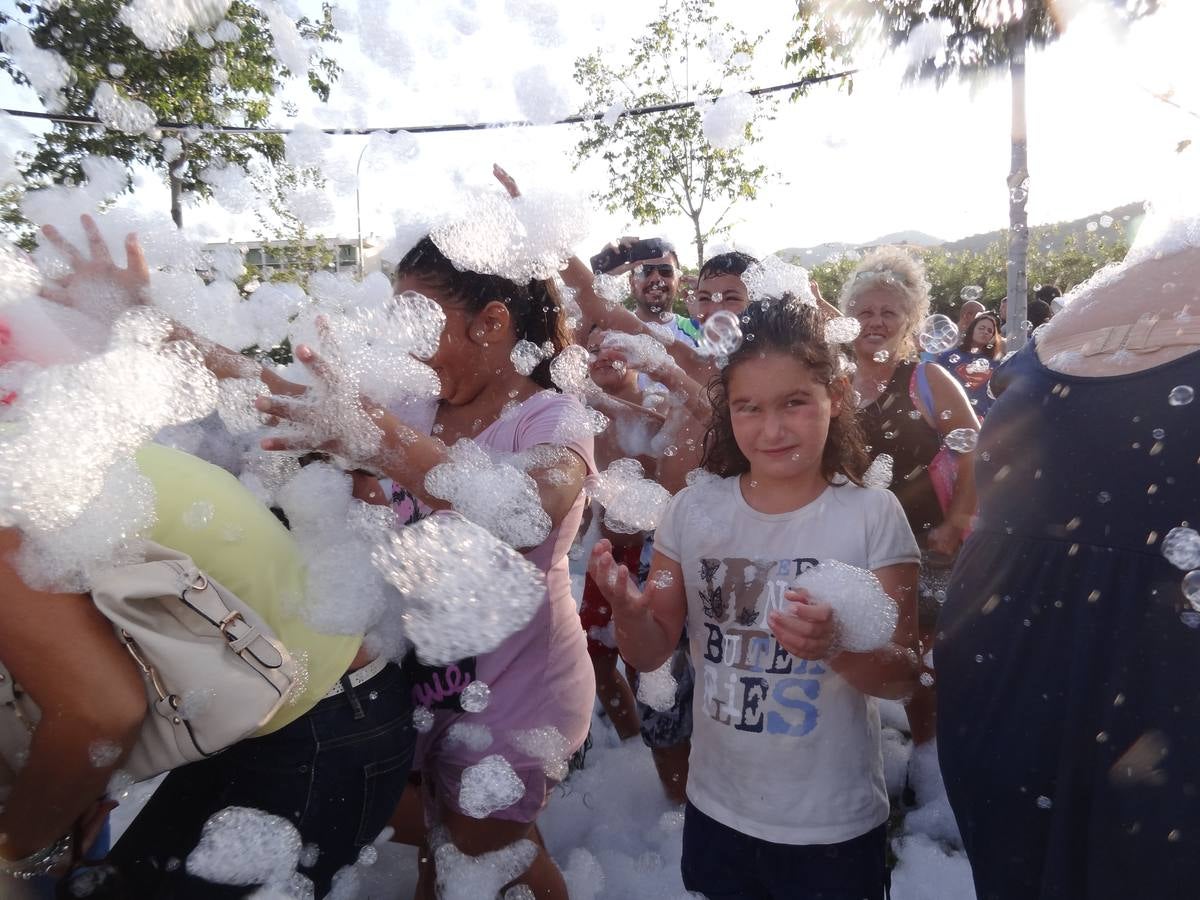 Ciudad Jardín vive su fiesta de la espuma