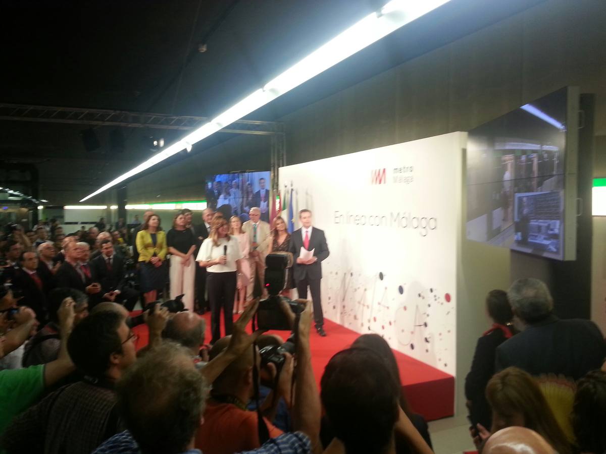 Susana Díaz, en el momento de la puesta en marcha del suburbano.