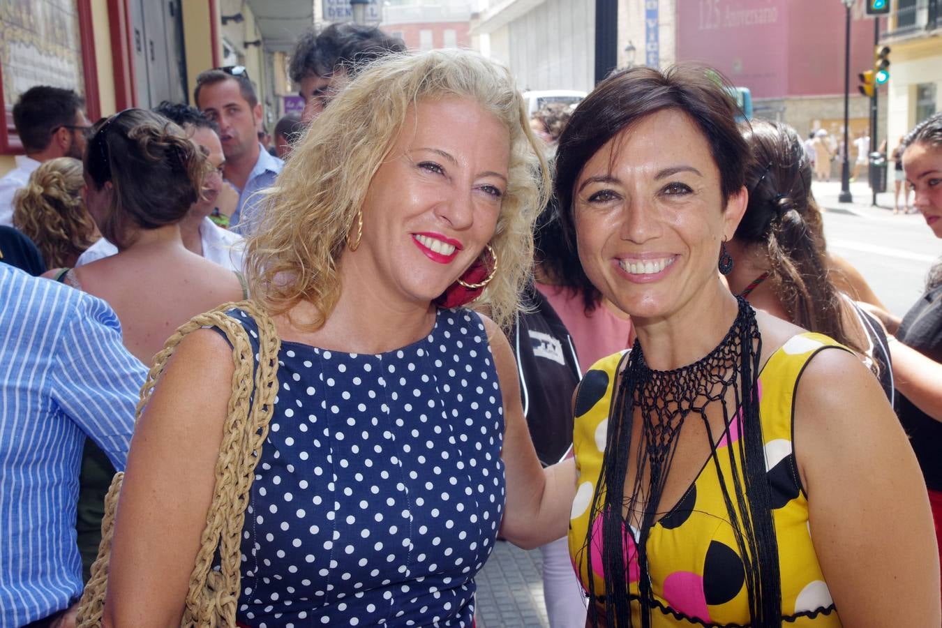 Cordialidad. La diputada del PPCarolina España junto a la portavoz del PSOE en el Ayuntamiento, María Gámez, ayer, tras la romería.