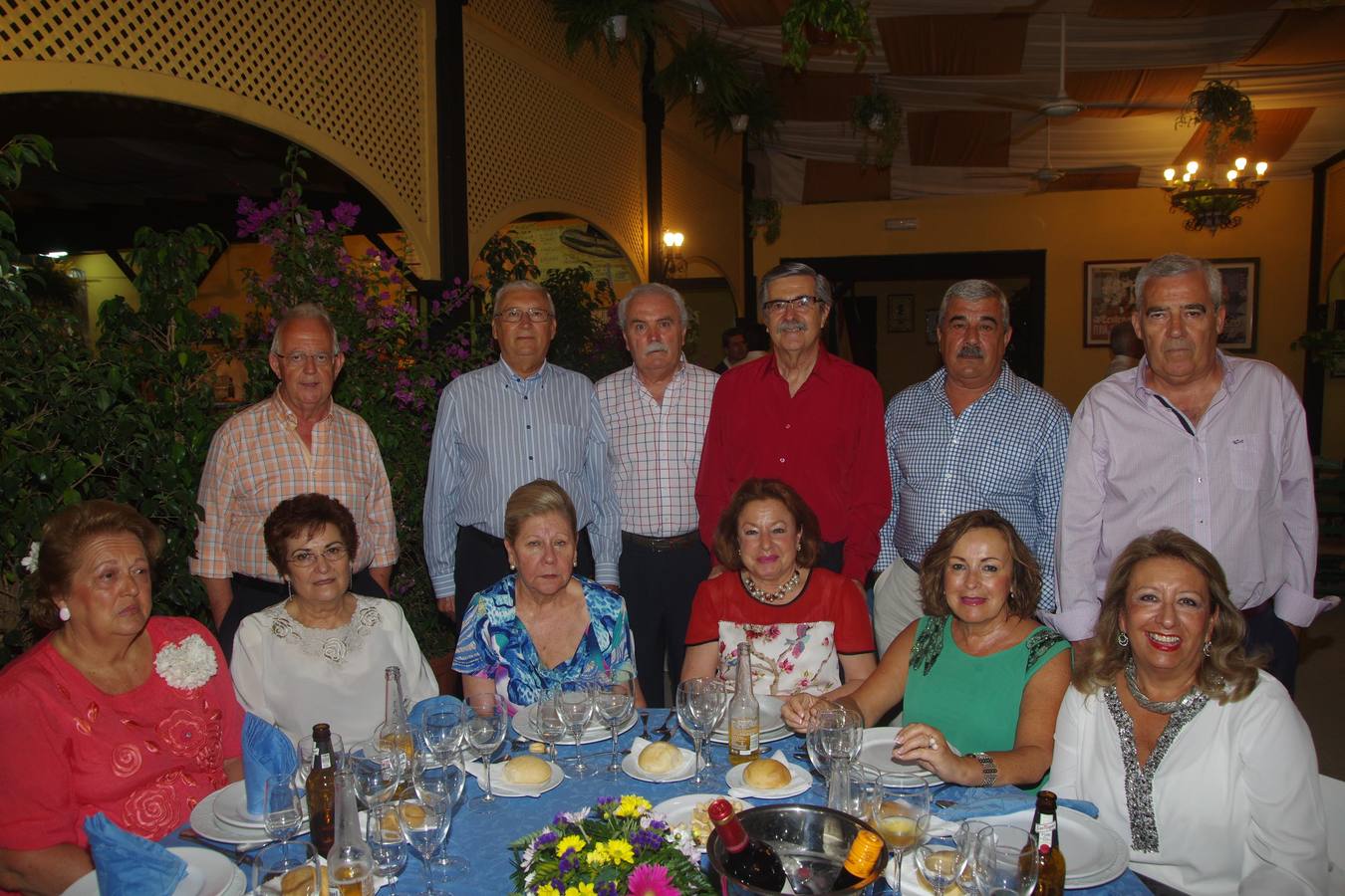 Grupo de amigos de El Limonar en la caseta El Portón.