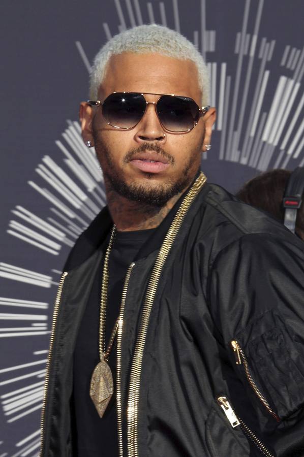 El músico Chris Brown, a su llegada a la ceremonia.