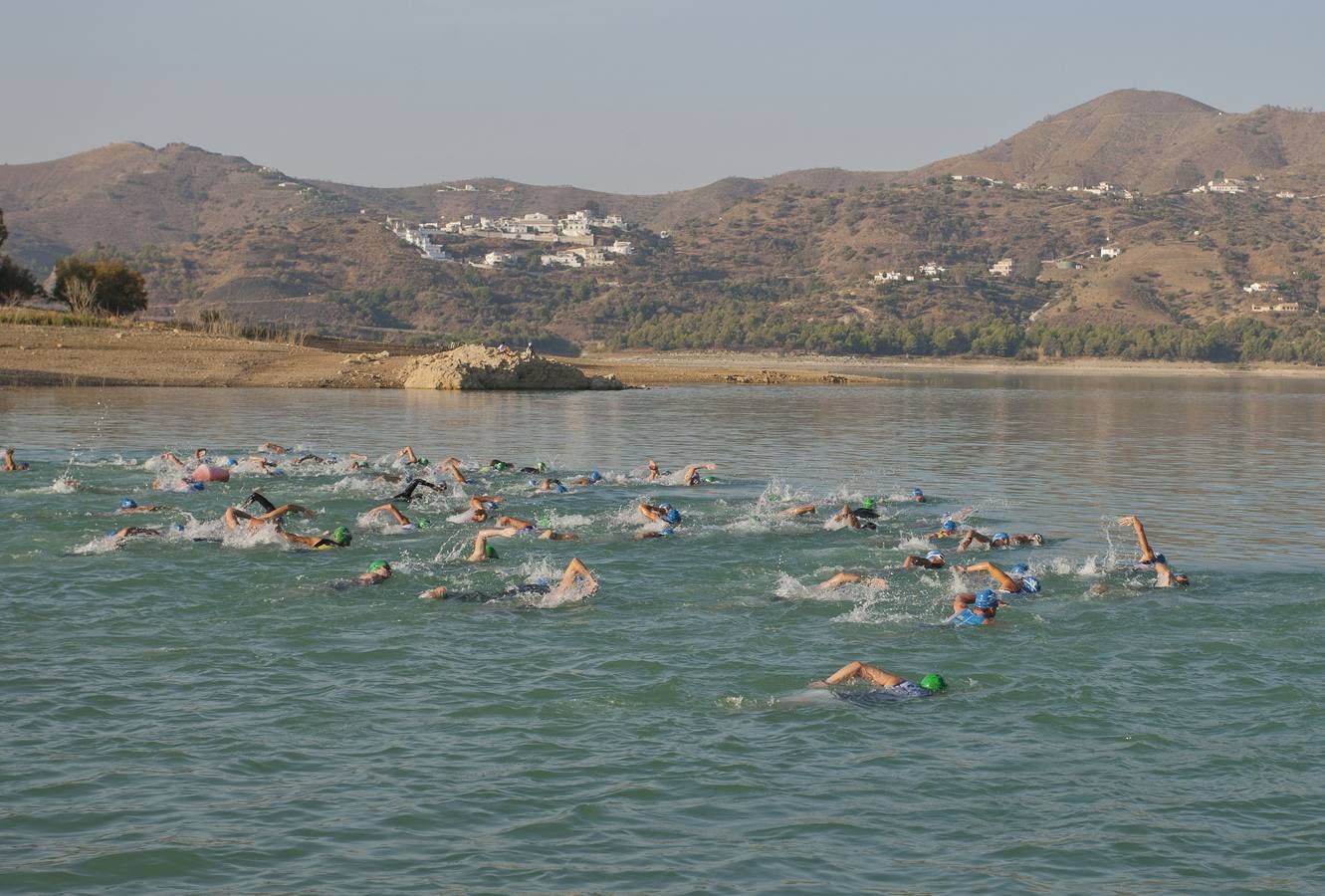 Las mejores imágenes del triatlón cross Xterra de La Viñuela-Costa del Sol