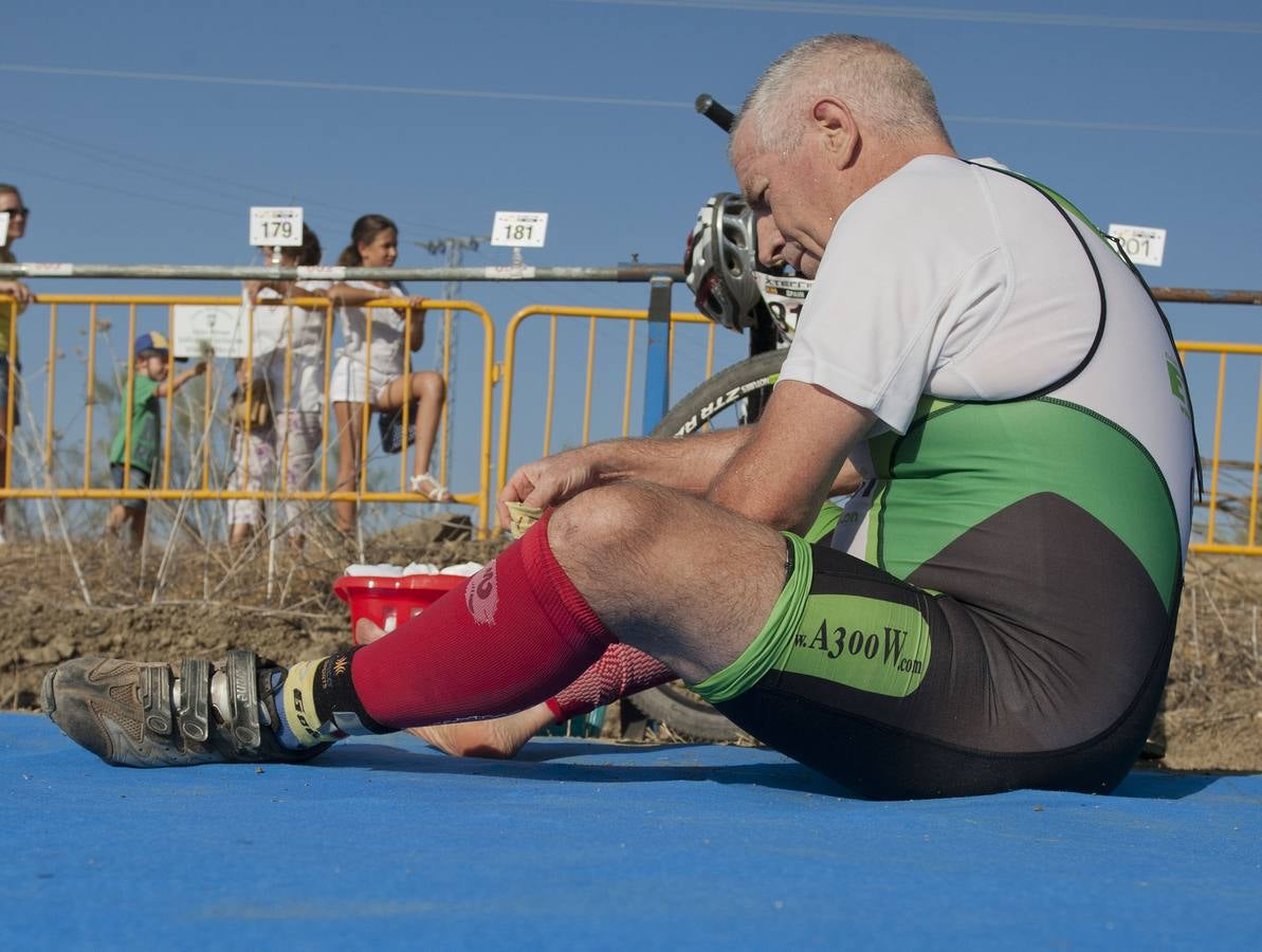 Las mejores imágenes del triatlón cross Xterra de La Viñuela-Costa del Sol